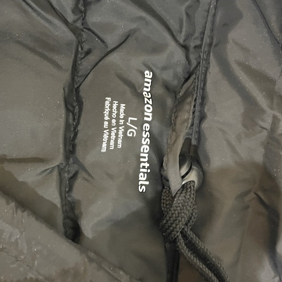 Puffer vest, new with tags size large lightweight pack able - Picture 4 of 5